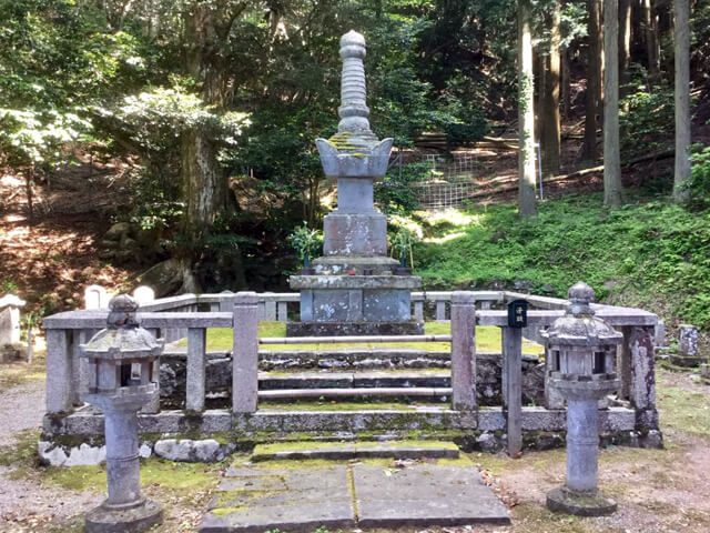 お初（常高院）の墓