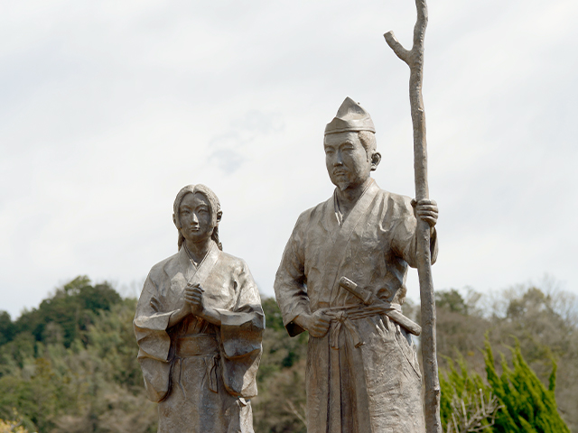 源頼朝と北条政子の像