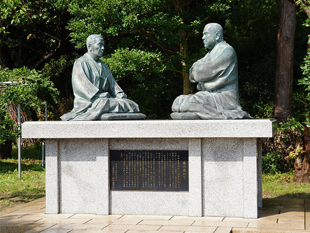 南洲神社「徳の交わり座像」