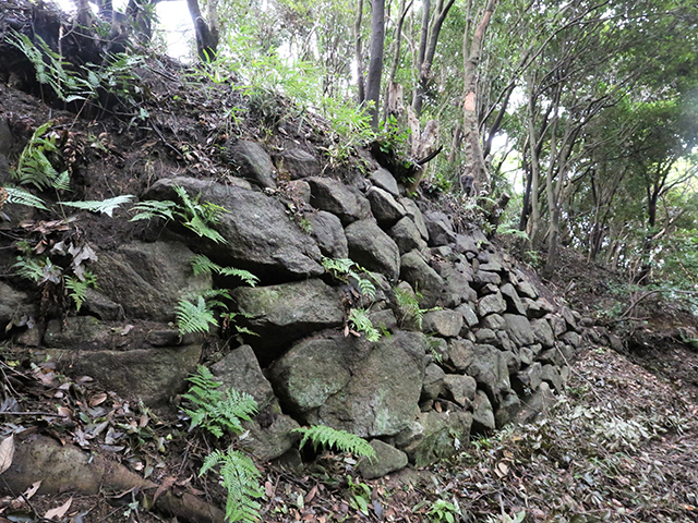 飯盛山城の石垣